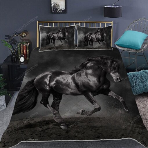 Black Horse Quilt Bedding Set