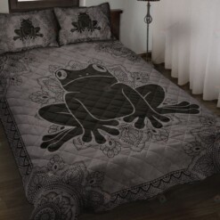 Black And Grey Frog Quilt Bedding Set