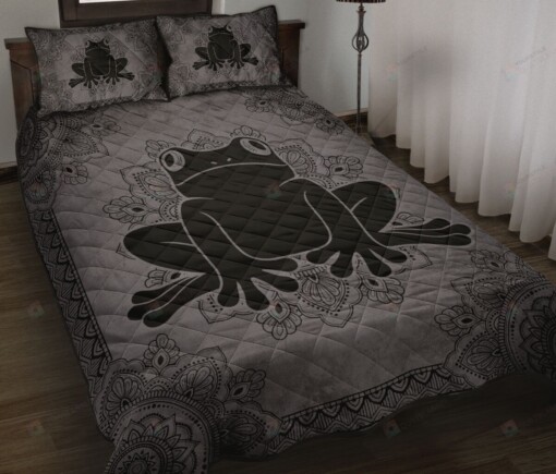 Black And Grey Frog Quilt Bedding Set