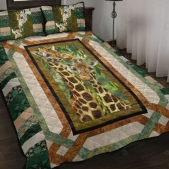 Love Giraffe Quilt Bedding Set