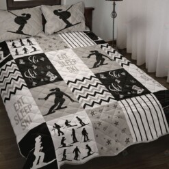 Skiing Gray Quilt Bed Set Bedding Set