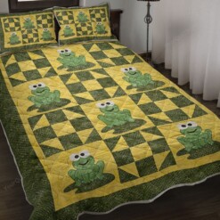 Cute Frogs Quilt Bedding Set