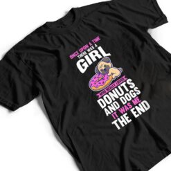 A girl who love dogs and donuts T Shirt - Dream Art Europa