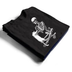 Funny Skeleton Holding A Cat Halloween T Shirt - Dream Art Europa