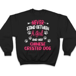 Never Stand Between A Girl And Her Chinese Crested Dog T Shirt - Dream Art Europa