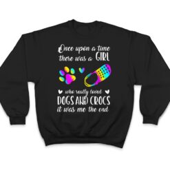 There Was A Girl Who Really Loved Dogs And Crocs T Shirt - Dream Art Europa