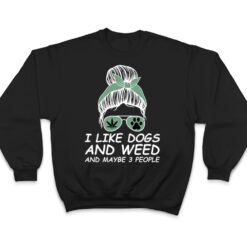 Womens I Like Dogs And Weed And Maybe 3 People Messy Bun T Shirt - Dream Art Europa