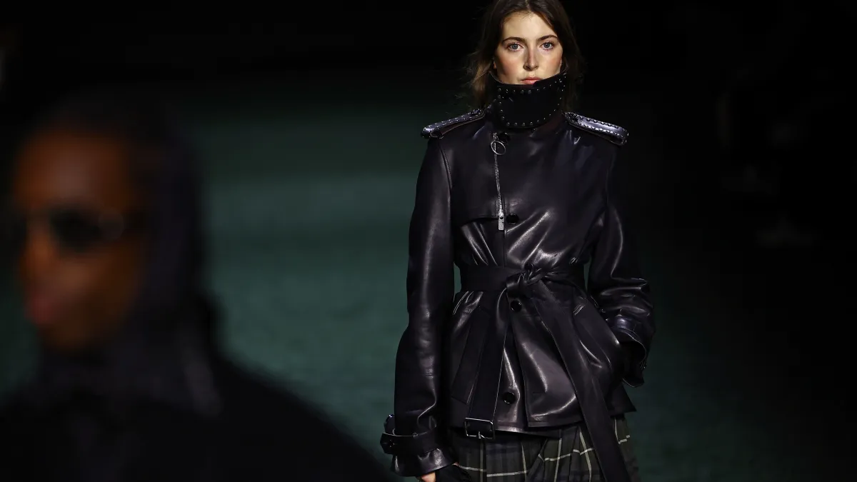 Maya Wigram: A New Face Shines on the Burberry Runway, Bridging Nostalgia and Modernity