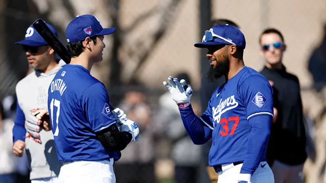 Dodgers' Teoscar Hernandez Shares Spanish Lessons with New Teammates