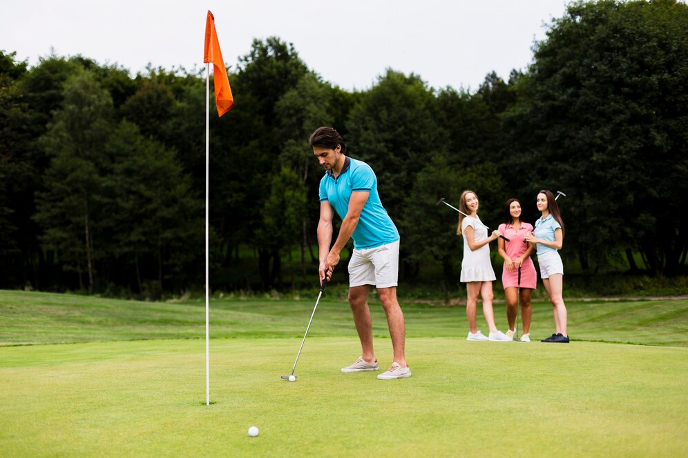 How to Pair a Polo Shirt with a Hat, Gloves and Golf Bag - Dream Art Europa