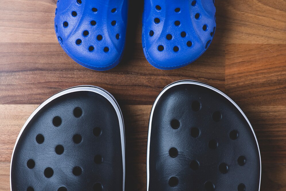 Top 5 Reasons to Invest in a Pair of Crocs Black - Dream Art Europa