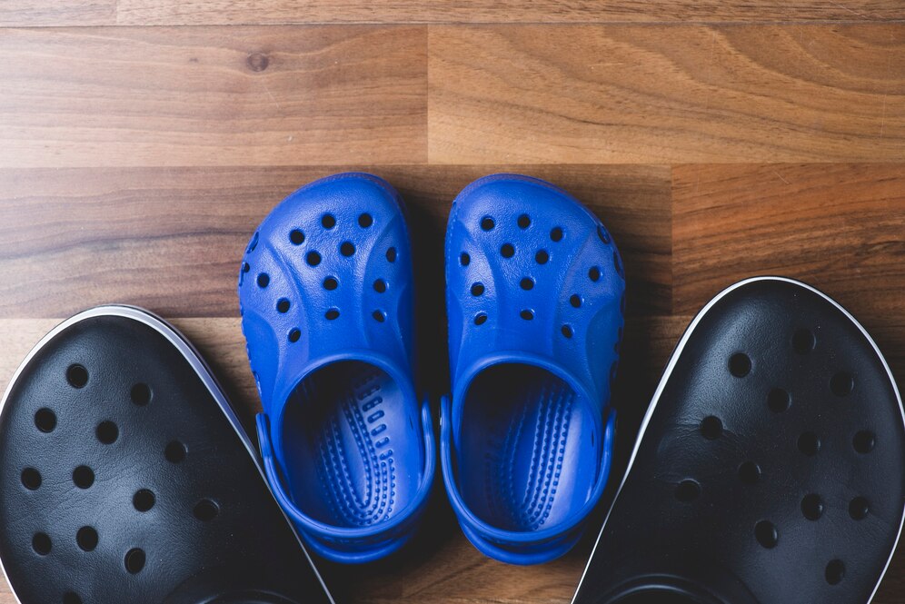 Top 5 Reasons to Invest in a Pair of Crocs Black - Dream Art Europa